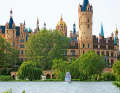 Wir sind nicht sicher was schöner ist – der Blick vom Wasser aufs Schweriner Schloss oder umgekehrt.