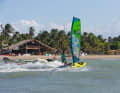 Der Norden Brasiliens hat sich im letzten Jahrzehnt zum Mekka für Windsurfer und Kiter entwickelt – Hunderte Kilometer windverwöhnte Küste, Badewannen-Wassertemperaturen und vielseitige Spots lockten Winter-Wassersportler in Scharen an. Und dann kam Corona... Nicht nur der Surftourismus kam zum Erliegen. Jetzt läuft er langsam wieder an und wir stellen euch sieben eher unbekannte Spots vor.