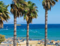 Am New Golden Beach wohnt man direkt am Wasser – hier gibt’s Sandstrand, Surfcenter und einen Allroundspot mit Flachwasser und kleinen Sprungrampen.