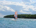 Die kroatische Insel Krk ist gut erreichbar, landschaftlich reizvoll und kann richtig gute Windsurfbedingungen bieten. Warum die größte Insel der Adria trotzdem noch immer ein Schattendasein fristet, versteht auch unser Spotreporter Woife Strasser nicht. Vielleicht bringt er mit diesem Bericht etwas Licht ins Dunkel.