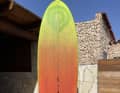 The relatively tapered nose for a freestyle board and the very flat rocker line are particularly striking.