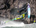 Auch der Freestyle-Weltmeister von 2019, Yentel Caers, kam im Oktober zur Föhn-Session an den Urnersee.