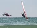 Exciting heats in foil style: Yentel Caers rotates through a Pasko, Tim Gerdes switches to Switch at the same time.
