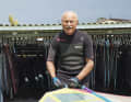 Heiner Gerstenschlägers Geschichte zieht viel Aufmerksamkeit auf den 87 Jahre alten Windsurf-Enthusiasten