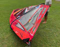 Loose leech up to the fourth batten, very long harness lines (36 to 48 centimetres sag from the boom - a little less or even longer depending on your height) and a trimming device on the boom are the basics for a large usable wind range.