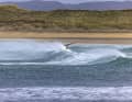 Wem raue Wetterbedingungen und viel Neopren nichts ausmachen, der wird in Irland meist mit epischen Wave-Bedin­gun­gen und malerischen Landschaften belohnt.
