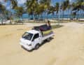 Different dimensions apply to the surf test. But even with just one
boardbag, a normal taxi is usually not sufficient for the airport transfer. The centres usually offer individual transfers.