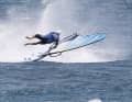 It happens even to professionals: during a spin crash, the mast can hit the nose of the board