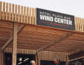 Das moderne Wind Center direkt neben dem Hotel „Playa Surf“.