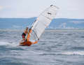 With a short boom and without camber, the sail is particularly easy to handle.