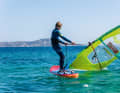 Once you have set the right angle between the sail and the board, your board will automatically align itself at right angles to the wind. Only now should you pull the sail completely out of the water.
