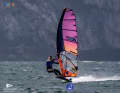 Nach einem frustrierenden Sylt-Foil-Worldcup war Nico am Gardasee mit der Finne wieder voll dabei.