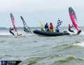 Im Gegensatz dazu vergibt die IFCA (International Funboard Class Association) ihre Weltmeister-Titel auf einer einzelnen Veranstaltung wie hier 2018 auf dem Ringkøbing Fjord