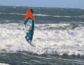 Naish Assault Custom Thruster im surf-Test
