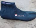 Wer nur sporadisch im Winter aufs Wasser geht und seine Schuhe ganzjährig nutzen will, kann auch einen etwas dünneren Schuh kaufen und diesen dann per Neoprensocke für die kalte Jahreszeit upgraden z.B. mit den Heat Boostern von Solite