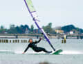 Gleiten ist der magische Moment beim Windsurfen, an dem die meisten restlos dem Sport verfallen