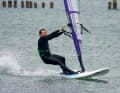 Return phase: Return to the starting position immediately after each pump: stretch your arms and bring your hips as far away from the sail as possible, in this phase you stretch your body again like a bow...