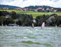Am Wallersee kann der Westwind mit den Fronten recht stark werden, ist aber dann oft auch sehr böig.