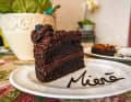 Das Café Miera ist ein Muss: Eingerichtet wie bei Oma, der Schokokuchen ist ein Genuss.