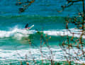 Sogar bei Westwind rollten ein paar surfbare Wellen an die Küsten.