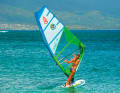 Lightweight freeride or wave sails made from monofilm are ideal for practising. It is important that the sails do not have camber, as this interferes with handling.