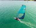 Auch das dicke Surf-Foil von NeilPryde (Modell Glide Wind) eignet sich gut zum Einstieg ins Windsurffoilen, wie hier beim Test am Walchensee.
