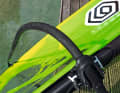 ... gives way to a modern aluminium fork with quick release and carbon mast. As good as the board still works today - especially in the slightly customised design - the original rig is really only fit for a museum.