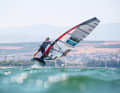 Nicolas Goyard ist vielleicht der erste Windsurf-Profi, der die Zukunft des Windsurfens in erster Linie auf dem Foil sieht. Windsurfen mit Finne hat für ihn keinen großen Reiz mehr.