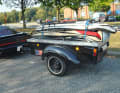 An dem Zugfahrzeug darf kein klobiger Kasten hängen, dachte sich wohl Markus Eisele. Zu einem Pontiac Firebird „Knight Rider“ gehört natürlich auch ein Retro-Anhänger im Ami-Style. Nicht nur schick, sondern auch praktisch.