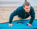 Do you want to increase the intensity? Then lower your upper body a little towards the floor. If you want to make it easier, rest your knees on the floor. This exercise trains your chest muscles in a completely different way and is at least as strenuous as the conventional push-up.