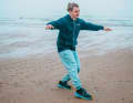 Experiment with your body and with different movements to get to know your body better. For example, here is an exercise that will greatly improve your coordination, flexibility and balance. To do this, bend your knees slightly and touch the ground with the tips of your feet as far away from your supporting leg as possible.