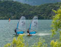 Spontanes Speedduell zwischen Exocet und Fanatic am üblicherweise schwach windigen Lago di Cavedine (rechts)