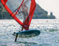 Whether carbon or aluminium: the foil fun in light winds remains almost the same in all cases.