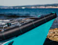 When travelling, the Artness trapeze rope lies close to the boom