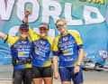Femke van der Veen (links) und Jenna Gibson (rechts) komplettieren das Podium.