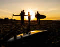 Wer bis zum letzten Licht im Wasser ist, erlebt oft stimmungsvolle Sonnenuntergänge