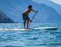 SUP tester Nik puts the NSP through its paces on Lake Garda. Clearly visible: the voluminous bow.