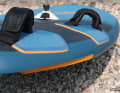 The railshape is designed to ensure a good, comfortable stance: with fin or foil.