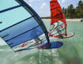 Halsenduell am Traumspot. Tabou Rocket Plus und Starboard Carve mussten sich mit drei weiteren Boards am Pigeon Point (Tobago) auch in den Manövereigenschaften messen.