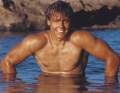 Robby Seeger: „Im Frühjahr 1987 sprang ich die erste Cheese Roll. Ich hatte die Fotos von Eskimo und Cantagalli in den Surf-Magazinen gesehen. Fotos davon erschienen dann in der Zeitschrift SURFEN. Später machte ich daraus die Flachwasser-Cheese-Roll – sie wurde meine Spezialität.“