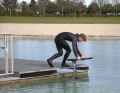 The first step is a smaller one to build up some speed and give the foil an inflow. The foil immediately generates lift, the board becomes very light and the bow wants to lift upwards. Balance this out with your arms and keep the board on course.