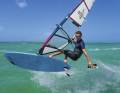Unfortunately, even with light straps you still don't automatically take off, even though surf tester Julian almost seems to.