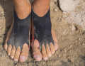 Special neoprene foot straps protect frequent surfers from open arches due to the foot straps.