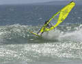 As he approaches the wave, Peter deliberately keeps the sail more upright this time and carves up towards the crest on his heels – ideally straight towards an oncoming section