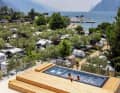A camper’s dream: swimming with a view of your own campervan, whilst always keeping an eye on the wind – as here at Camping Maroadi on Lake Garda.