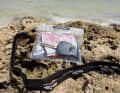 The magnetic fastening on the ‘Hermetic dry bag mini’ by Fidlock (€17.99) provides a double seal and works flawlessly: it’s quick, secure and doesn’t add any bulk.