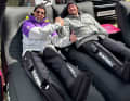 Right: Christian Czadilek, one of the first filmmakers for JAKLAR. He’s already celebrated his return to the JAKLAR team on Fehmarn, and now he’s back on Sylt too, complete with recovery sessions in his BLACKROLL compression boots.
