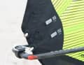 You can strongly influence the sail characteristics with the outhaul rope: Rigged in the upper eyelet, the sail gets more power