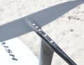 The mast extends deep into the fuselage. This ensures a rigid connection, but also requires a bit of force