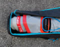 Das Board passt, um die Pumpe gerollt, gut in die neue, schmalere Tasche.
